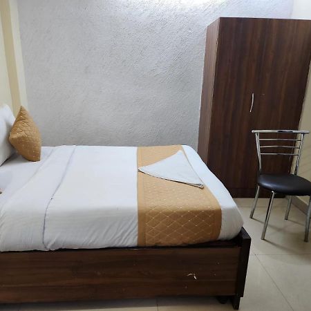 Hotel Cozy Cave Nuova Delhi Esterno foto