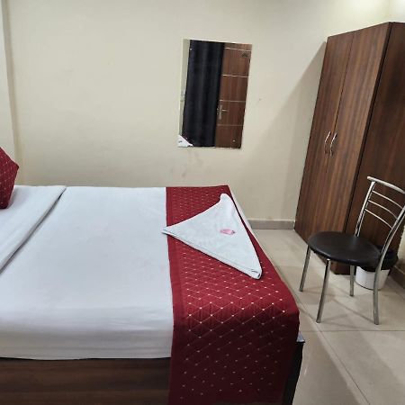 Hotel Cozy Cave Nuova Delhi Esterno foto