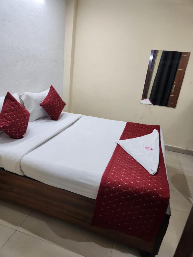 Hotel Cozy Cave Nuova Delhi Esterno foto
