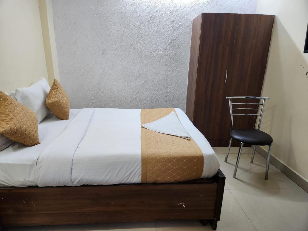 Hotel Cozy Cave Nuova Delhi Esterno foto