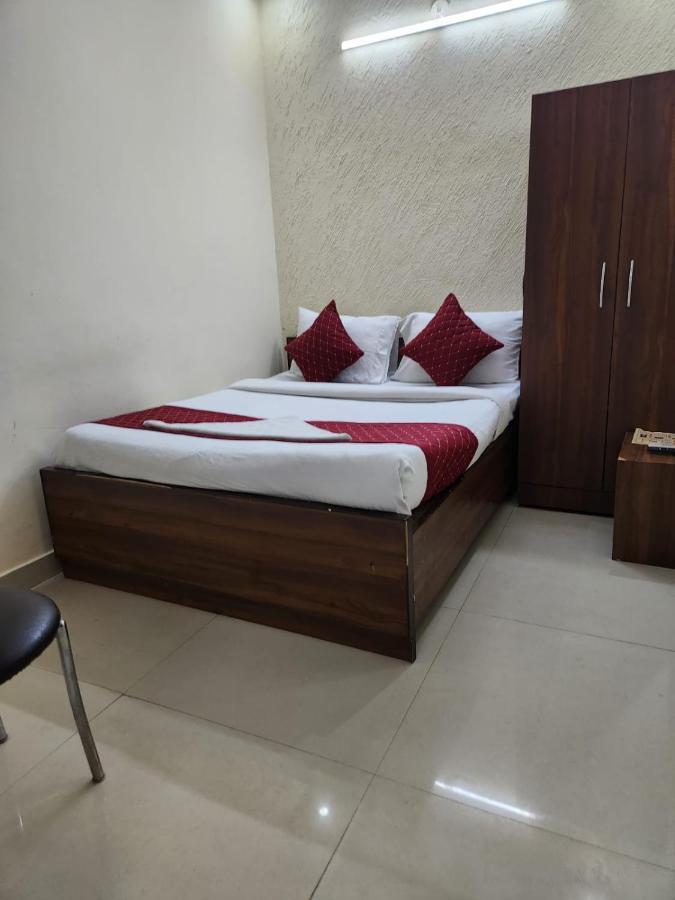 Hotel Cozy Cave Nuova Delhi Esterno foto