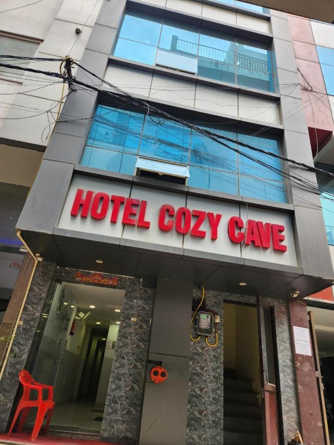 Hotel Cozy Cave Nuova Delhi Esterno foto