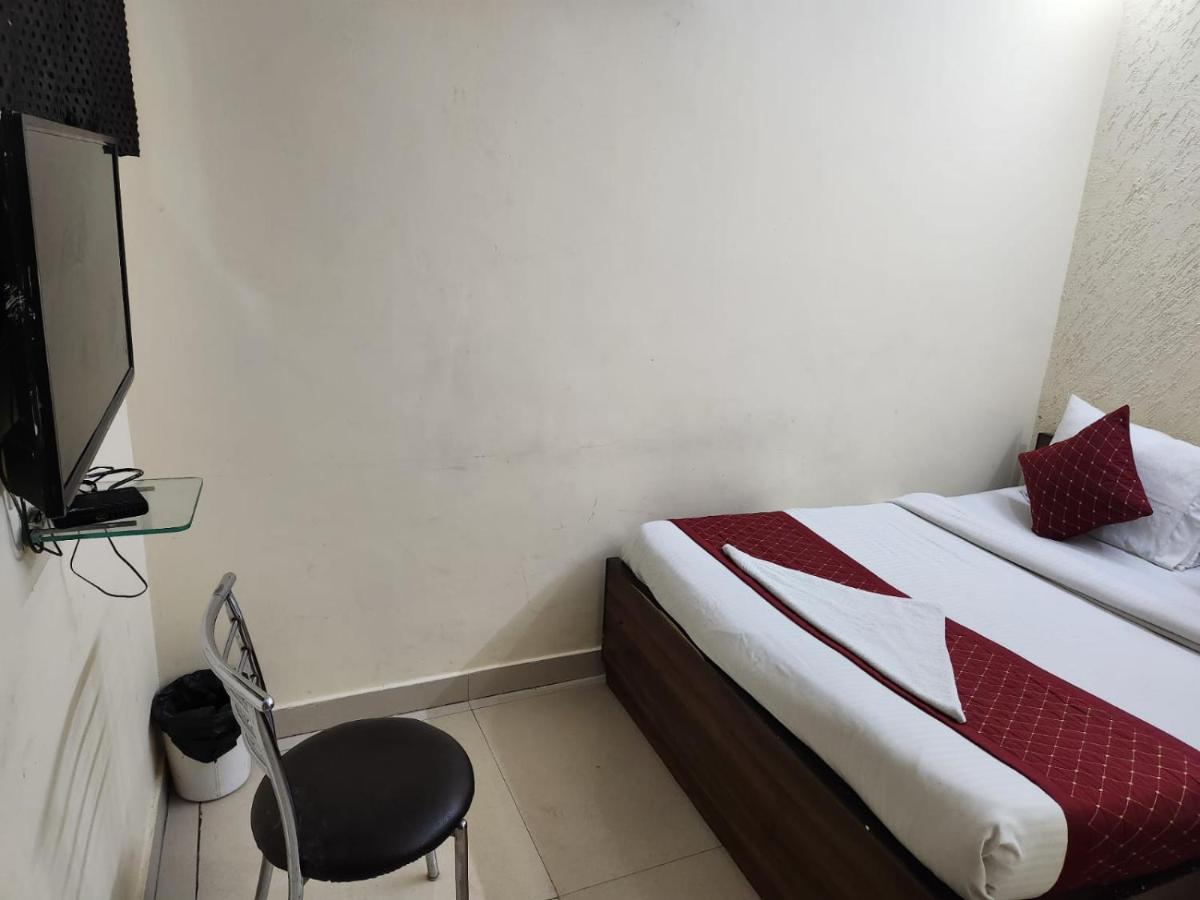 Hotel Cozy Cave Nuova Delhi Esterno foto