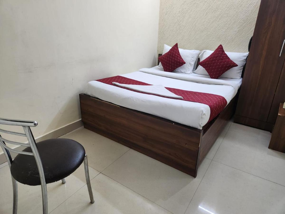 Hotel Cozy Cave Nuova Delhi Esterno foto