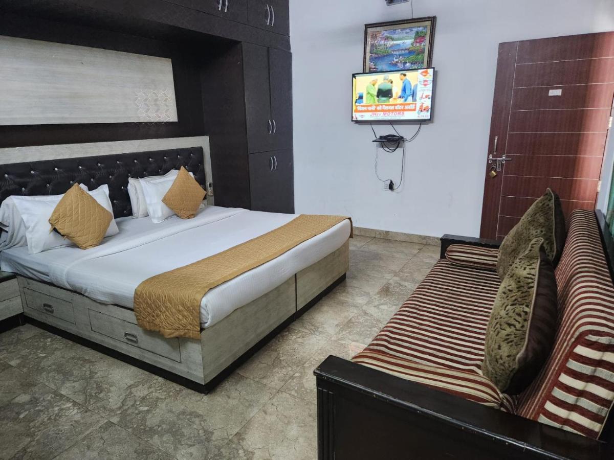 Hotel Cozy Cave Nuova Delhi Esterno foto