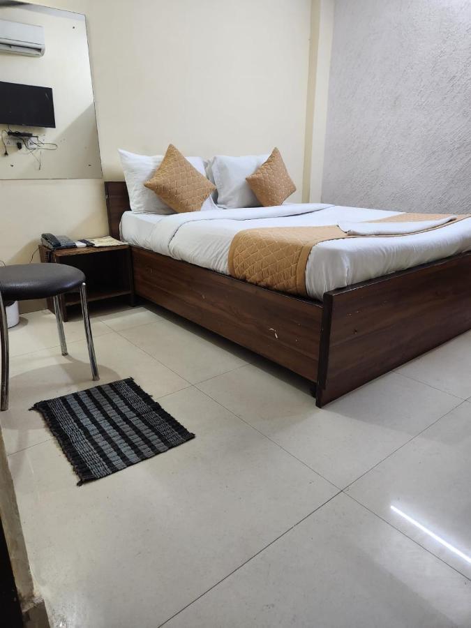 Hotel Cozy Cave Nuova Delhi Esterno foto
